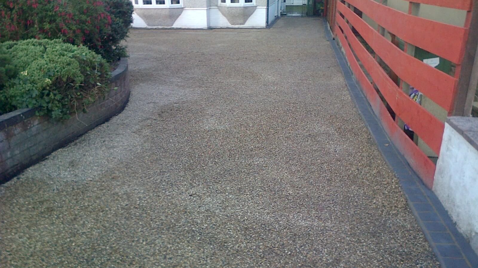 Tar and chip driveway in Surrey with a natural stone finish