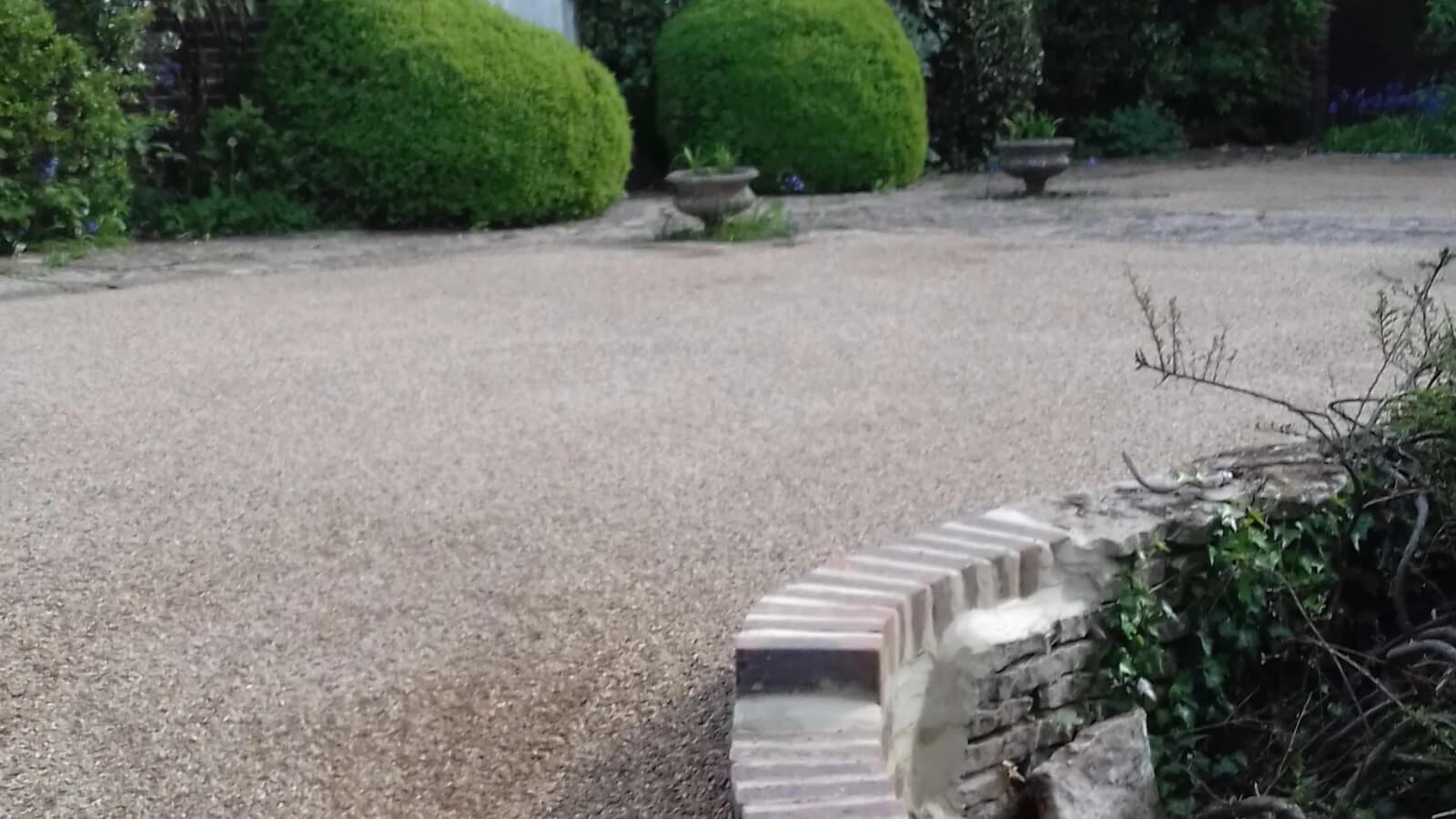 Tar and chip driveway in East Sussex with a natural stone finish